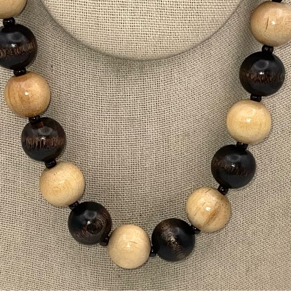 Chunky Vintage Light and Dark Wood Bead Choker Necklace - Picture 11 of 15